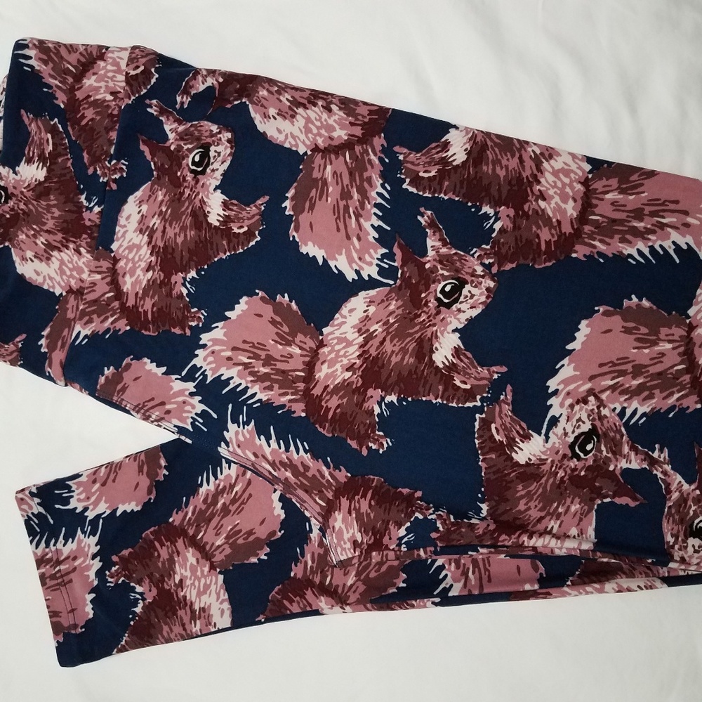 LuLaRoe Tall & Curvy Squirrel Leggings